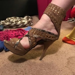 Gorgeous high heeled shoes brown with snake skin